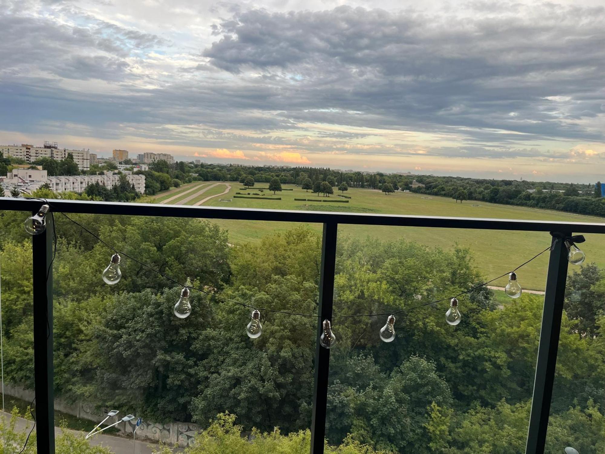 Warsaw Airport Wyscigi - City And Green View Apartment With Underground Garage Bagian luar foto